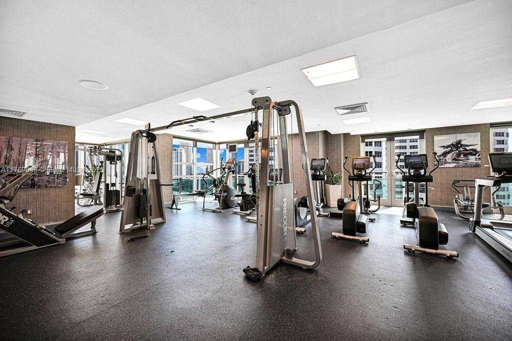 Small Image of 950 BRICKELL BAY DR #3605, Miami Number 49