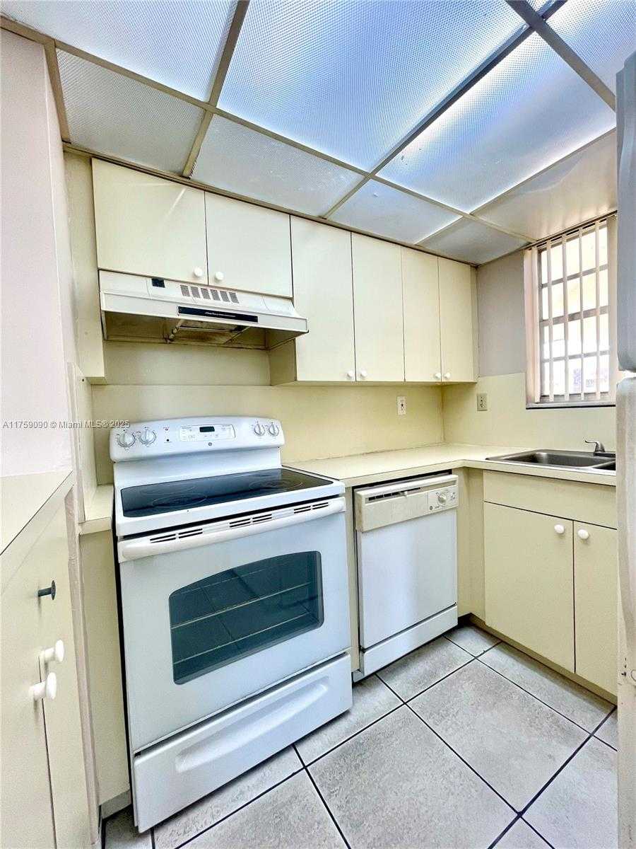 Small Image of 8850 FONTAINEBLEAU BLVD #404, Miami Number 11