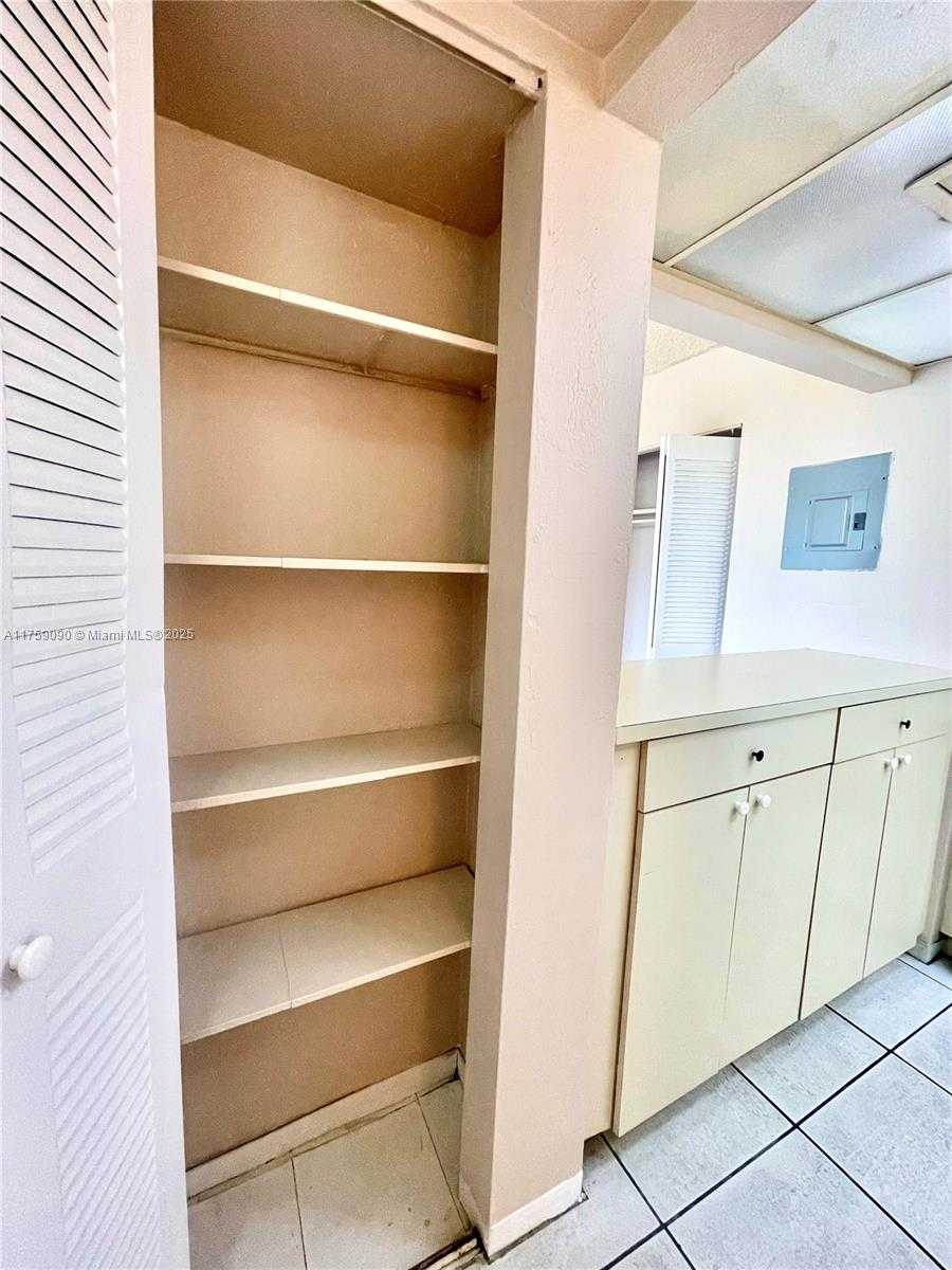 Small Image of 8850 FONTAINEBLEAU BLVD #404, Miami Number 12