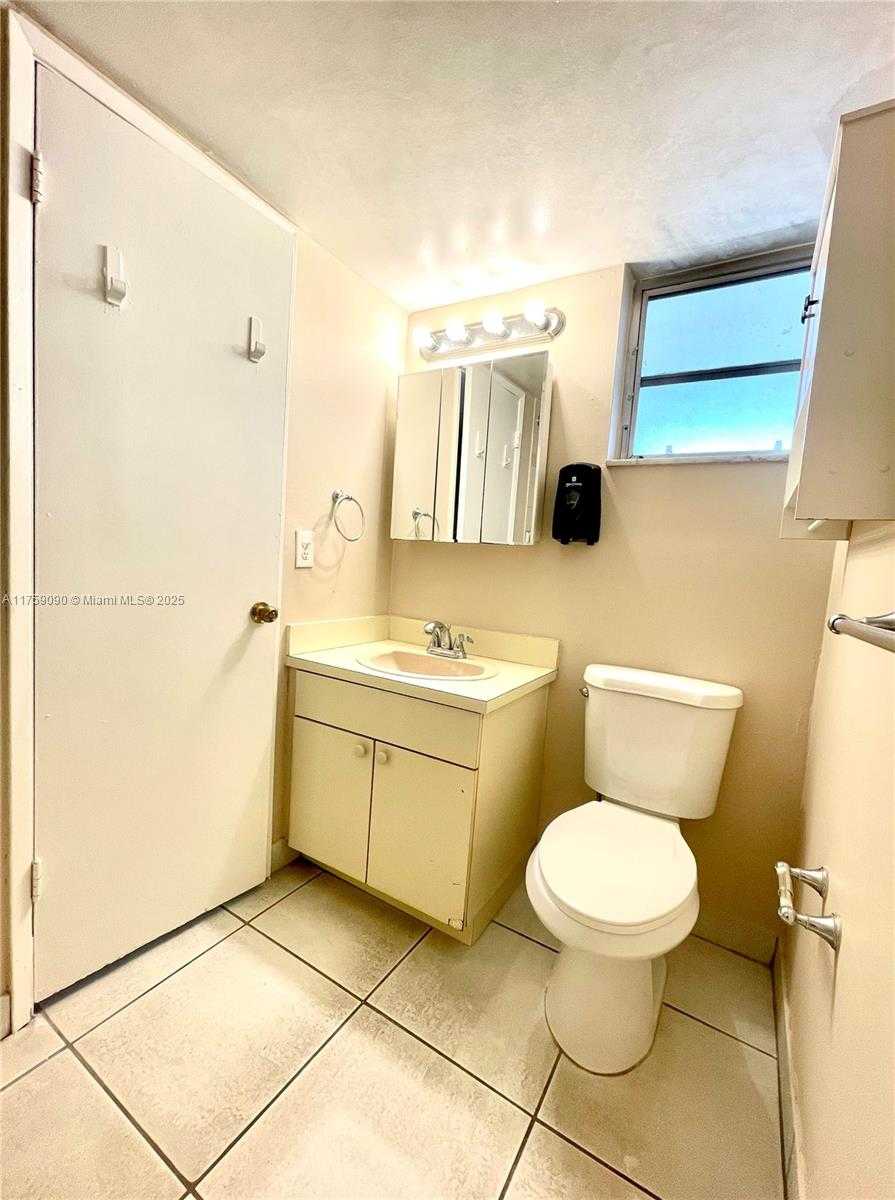 Small Image of 8850 FONTAINEBLEAU BLVD #404, Miami Number 14