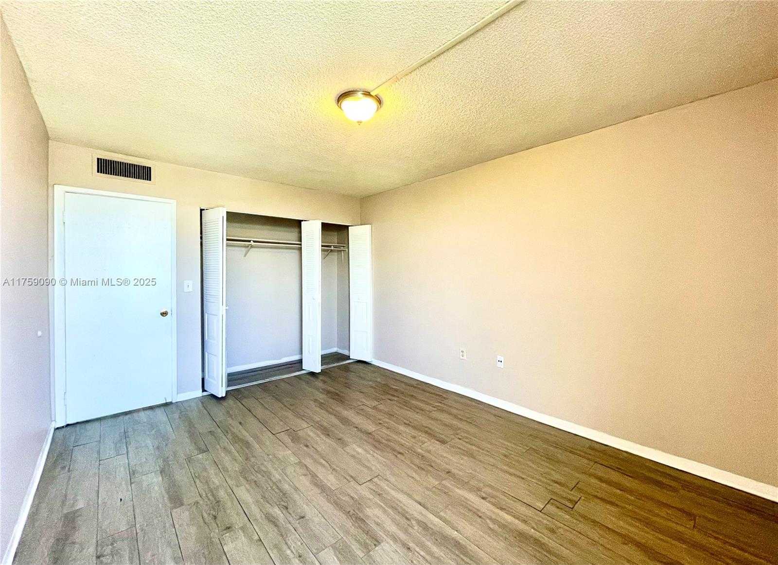 Small Image of 8850 FONTAINEBLEAU BLVD #404, Miami Number 15