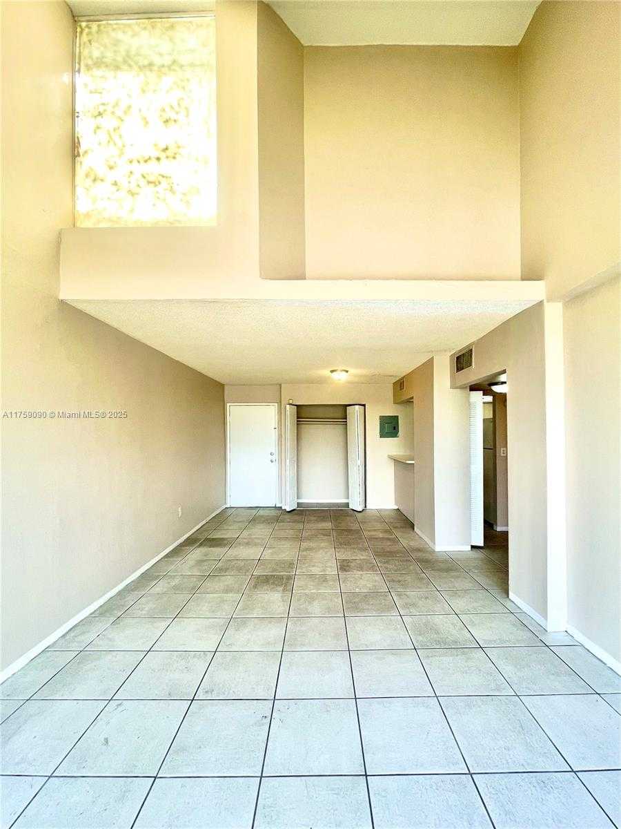 Small Image of 8850 FONTAINEBLEAU BLVD #404, Miami Number 17