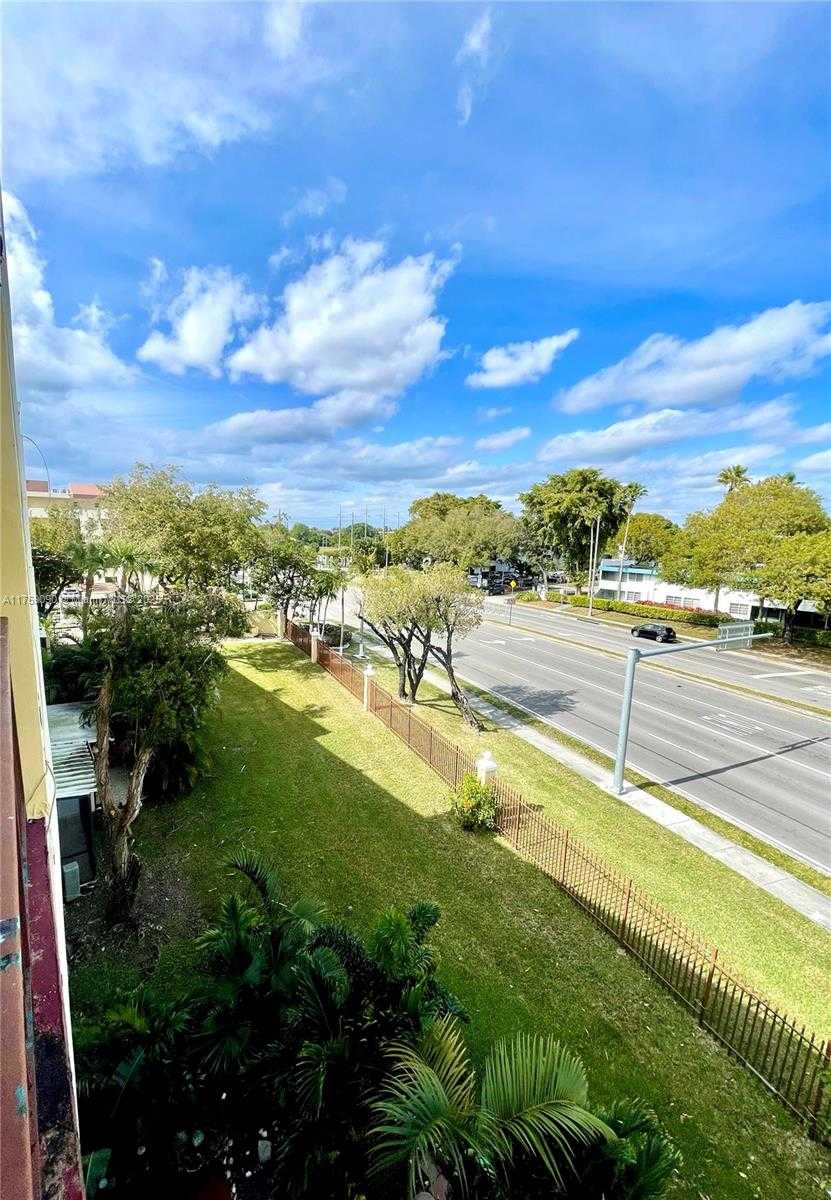 Small Image of 8850 FONTAINEBLEAU BLVD #404, Miami Number 18