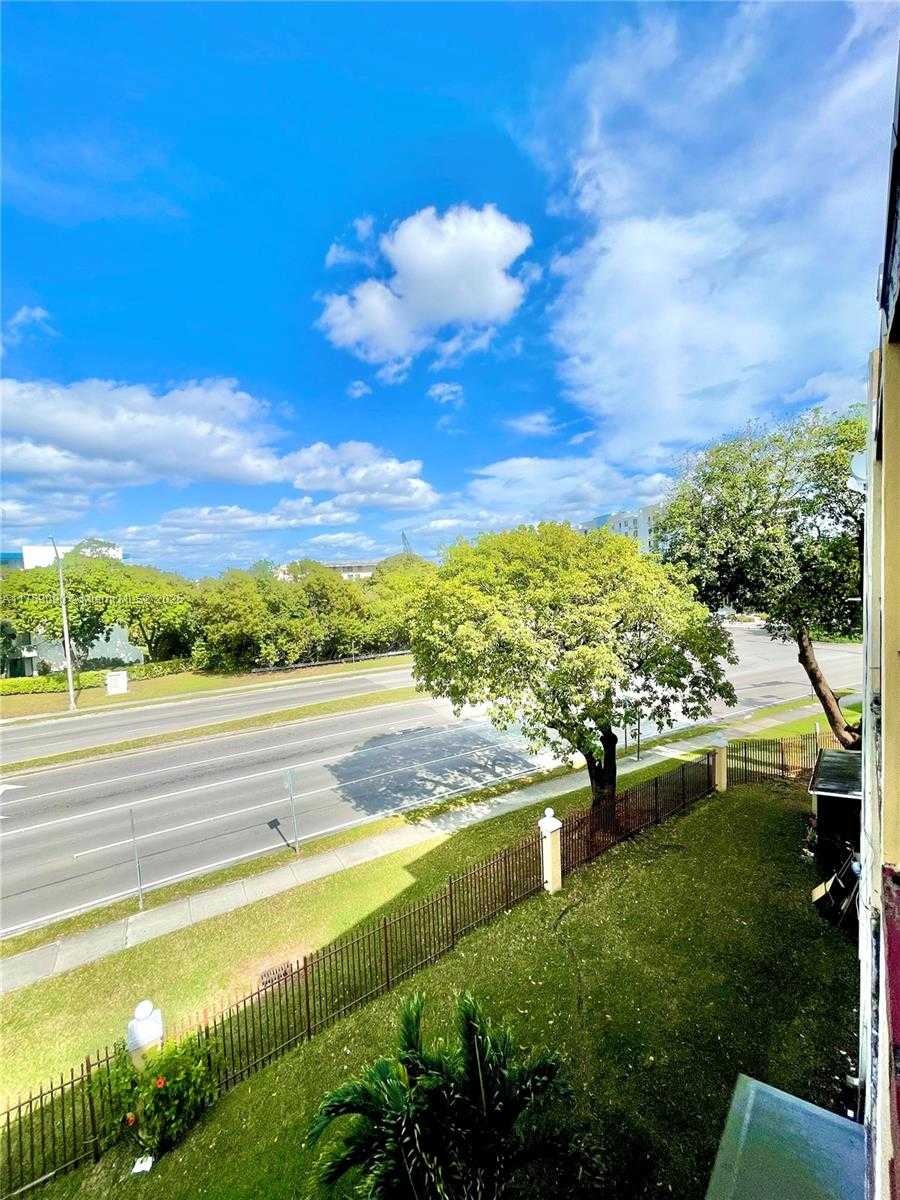 Small Image of 8850 FONTAINEBLEAU BLVD #404, Miami Number 19