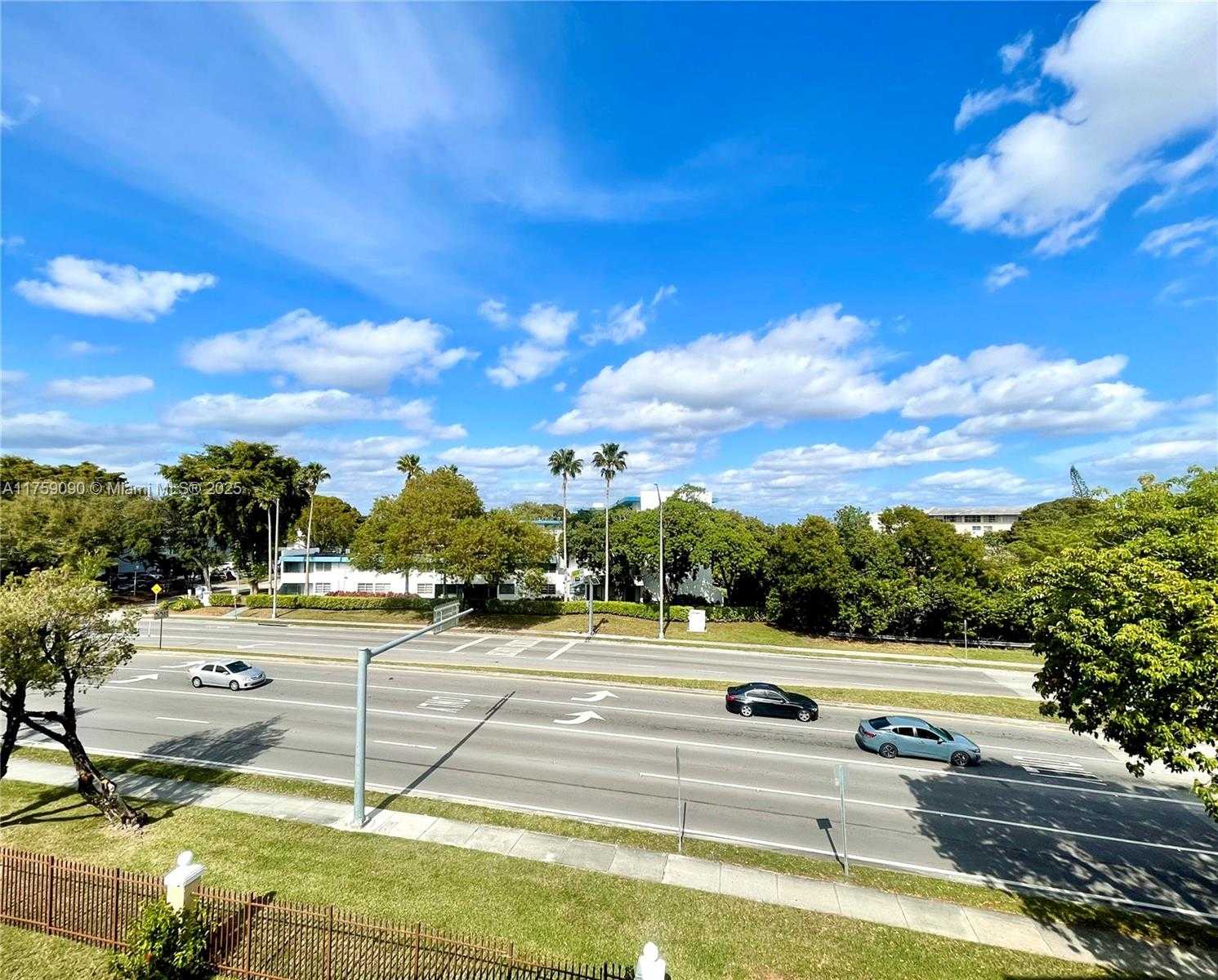 Small Image of 8850 FONTAINEBLEAU BLVD #404, Miami Number 20