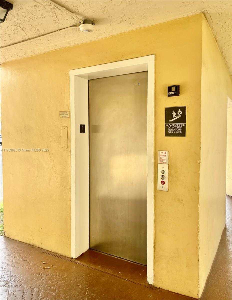 Small Image of 8850 FONTAINEBLEAU BLVD #404, Miami Number 3