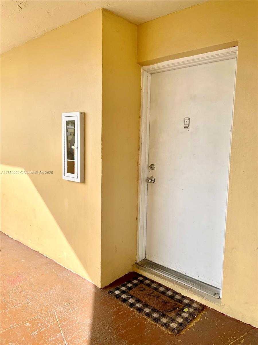 Small Image of 8850 FONTAINEBLEAU BLVD #404, Miami Number 4