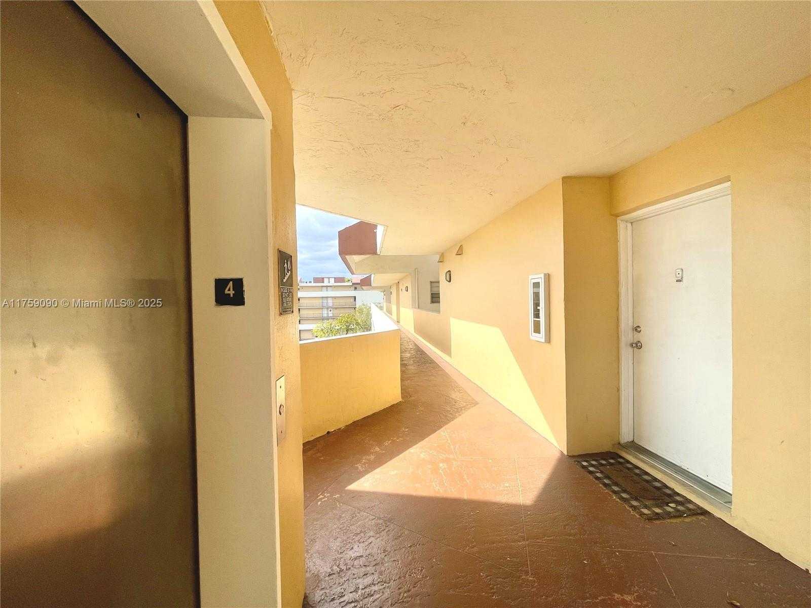 Small Image of 8850 FONTAINEBLEAU BLVD #404, Miami Number 5