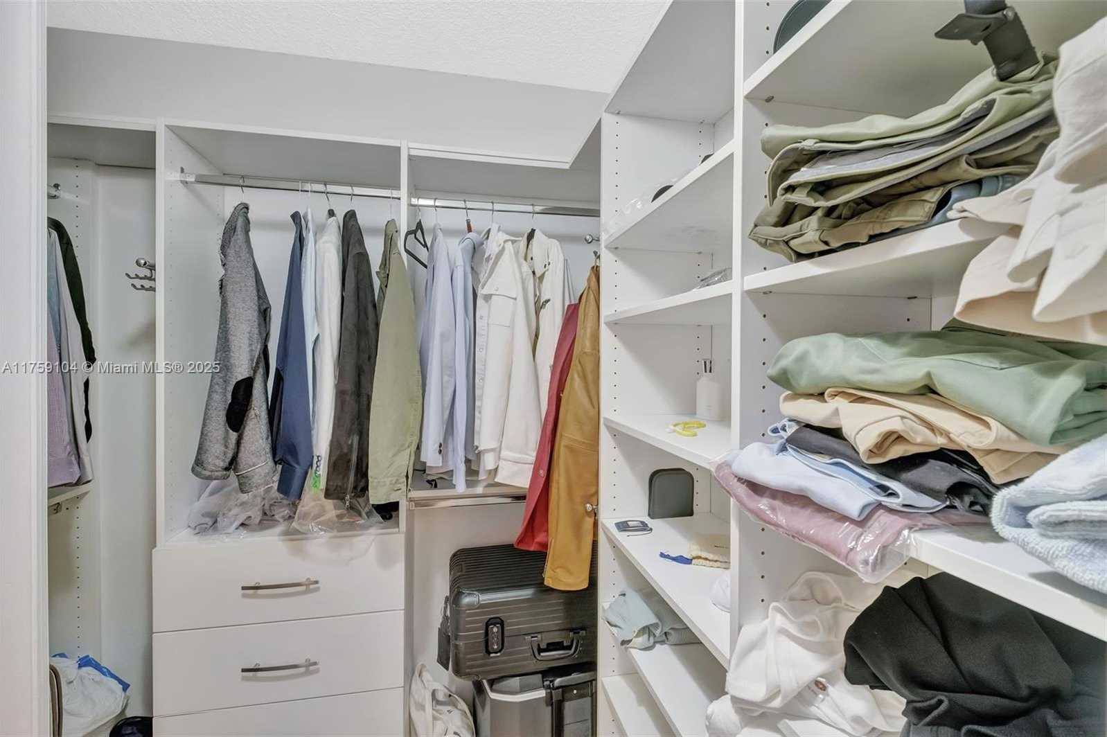 Small Image of 1330 WEST AVE #909, Miami Beach Number 17