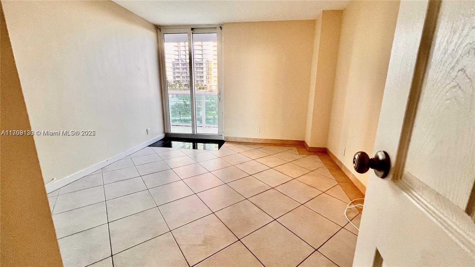 Small Image of 100 BAYVIEW DR #607, Sunny Isles Beach Number 6