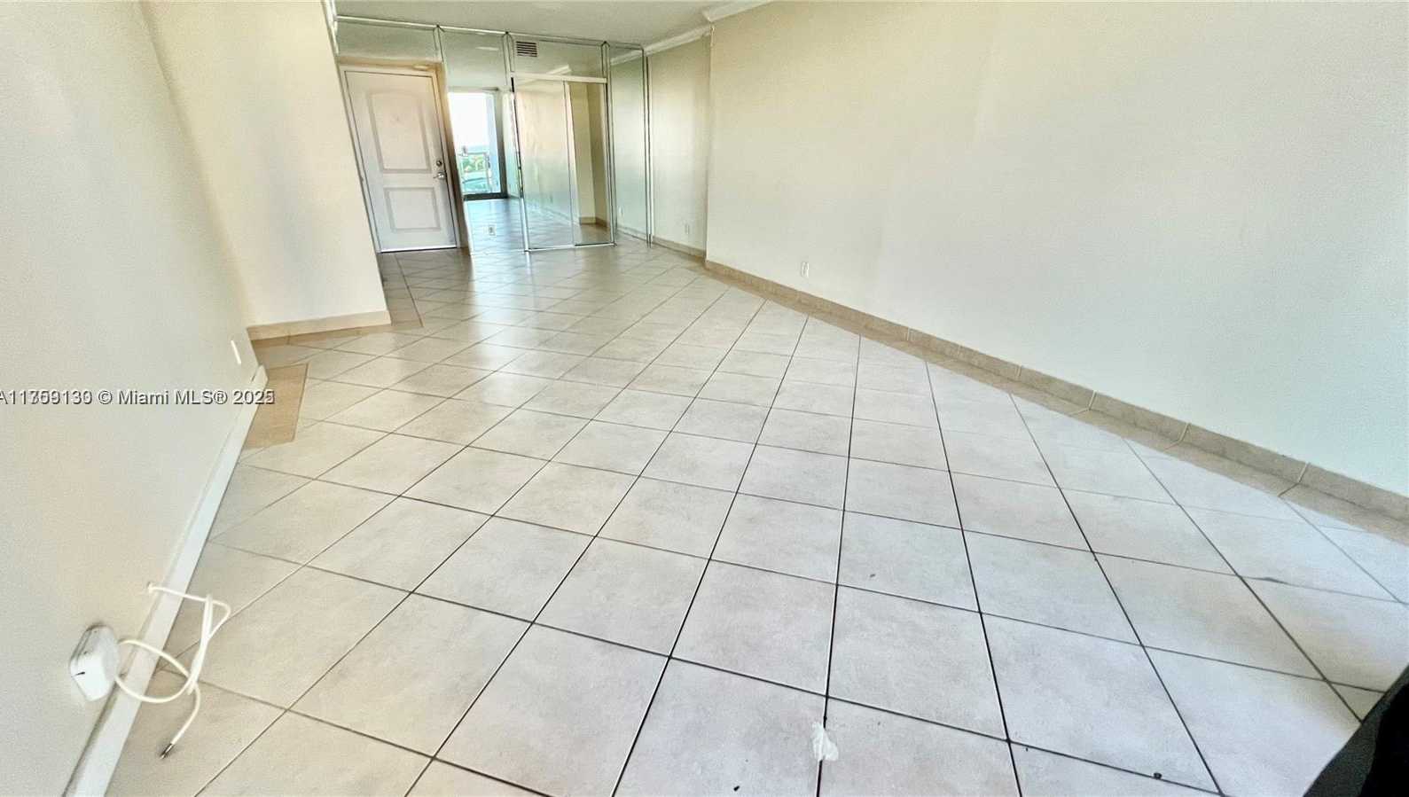 Small Image of 100 BAYVIEW DR #607, Sunny Isles Beach Number 8