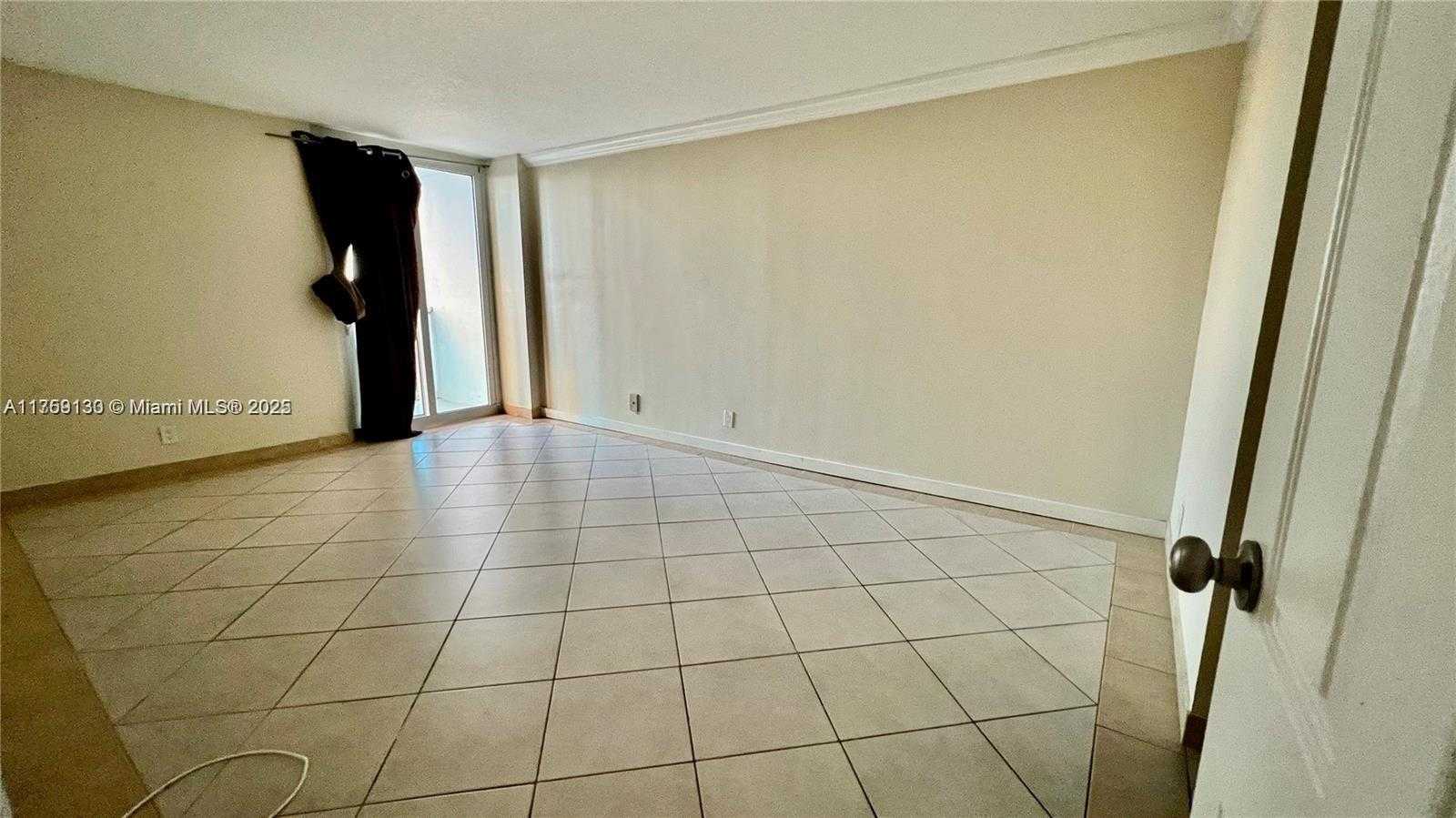 Small Image of 100 BAYVIEW DR #607, Sunny Isles Beach Number 9