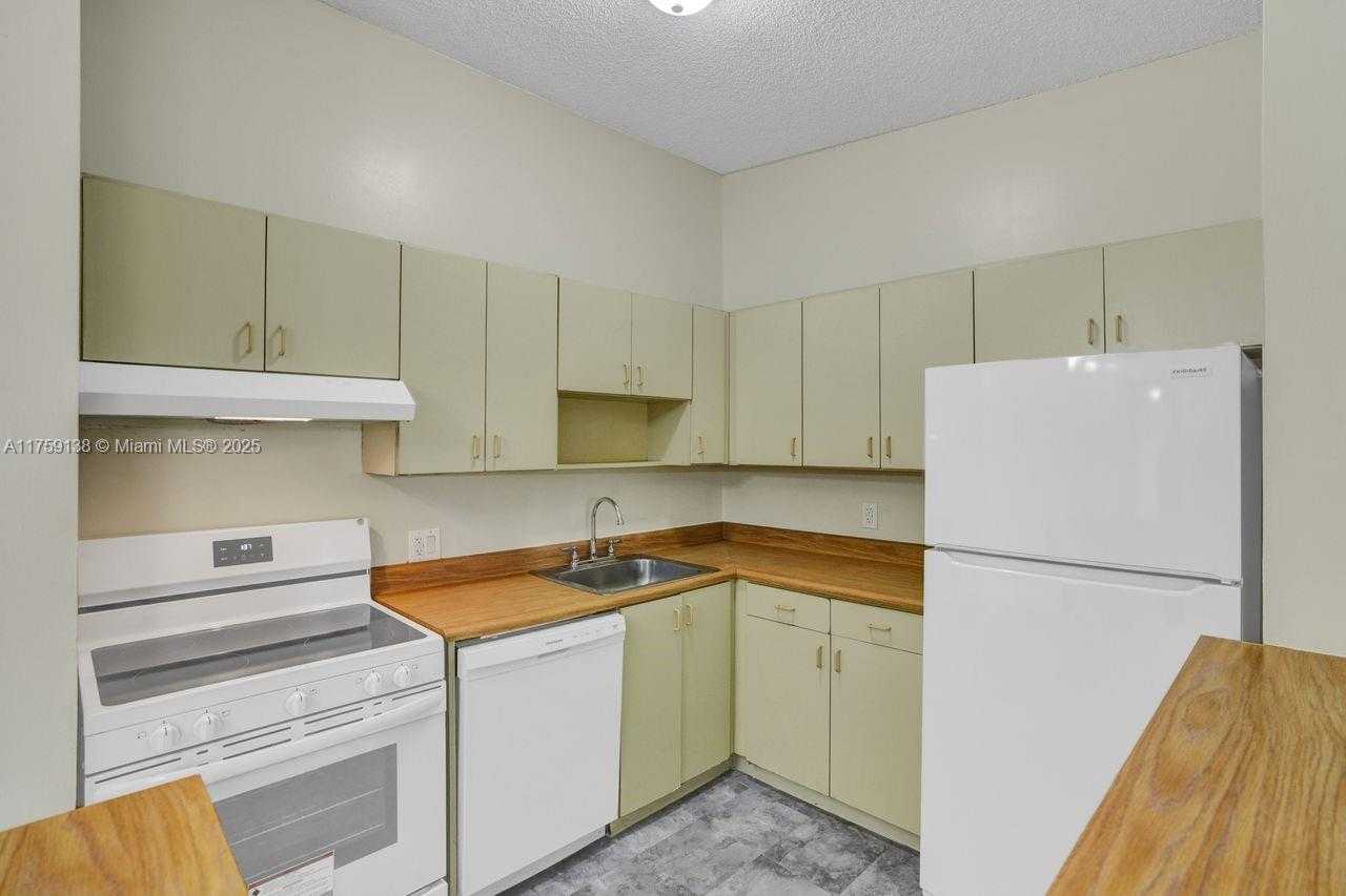 Small Image of 9731 HAMMOCKS BLVD #203B, Miami Number 3