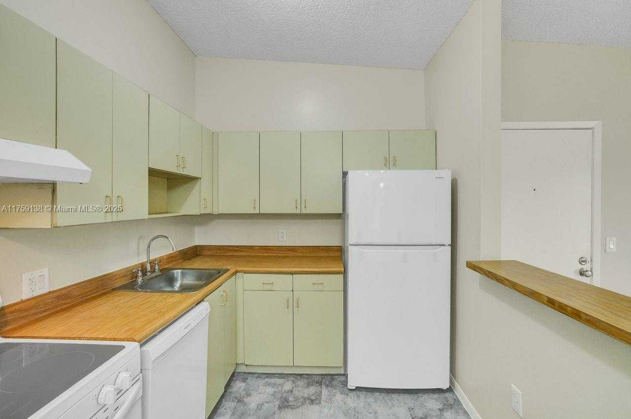 Small Image of 9731 HAMMOCKS BLVD #203B, Miami Number 6