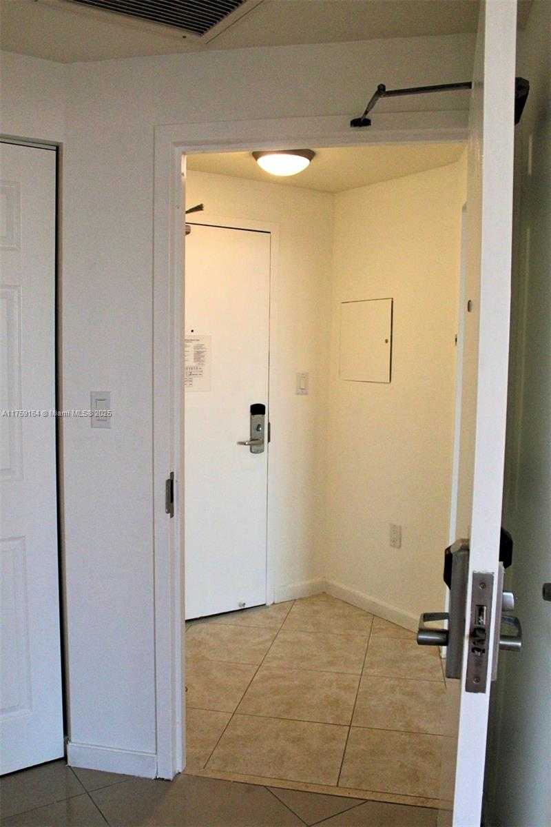 Small Image of 2889 MCFARLANE RD #1511, Miami Number 13