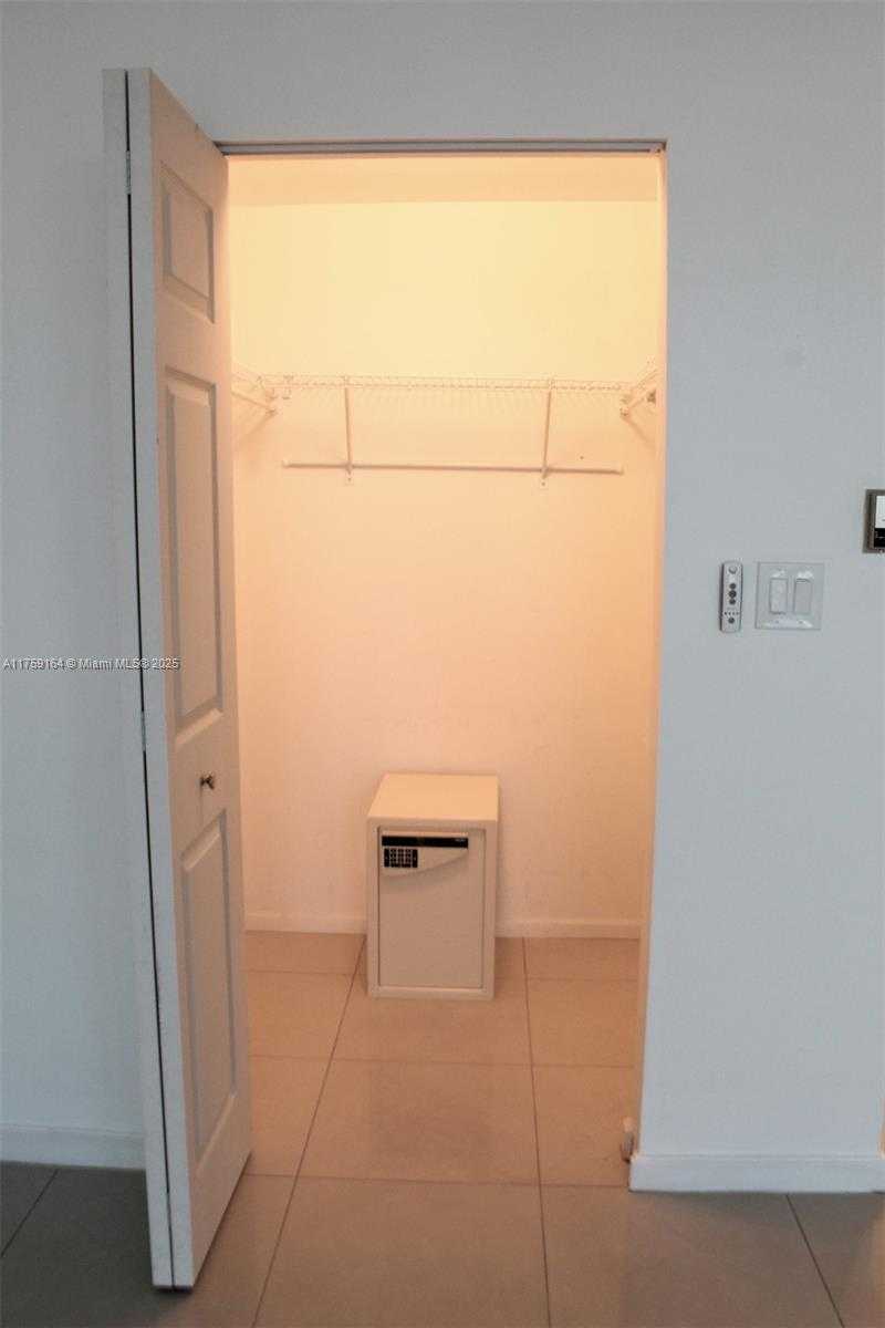Small Image of 2889 MCFARLANE RD #1511, Miami Number 15