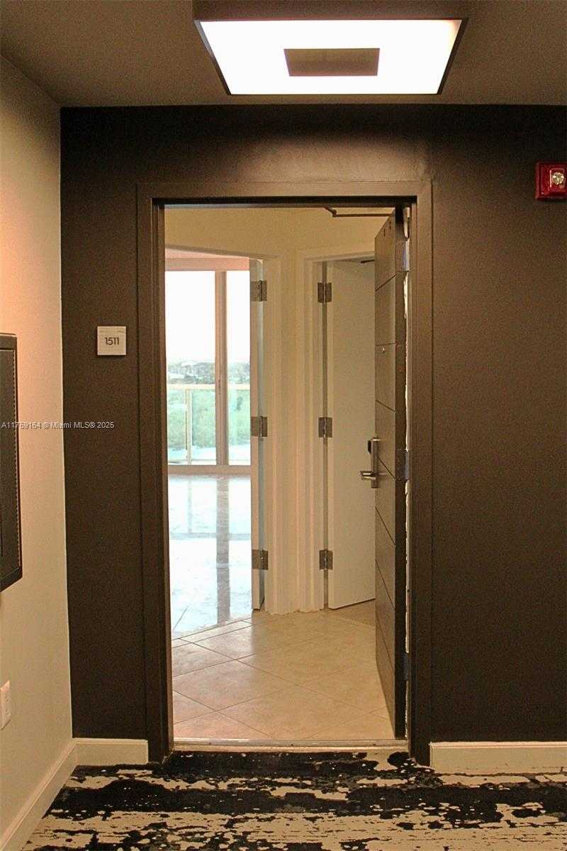 Small Image of 2889 MCFARLANE RD #1511, Miami Number 20