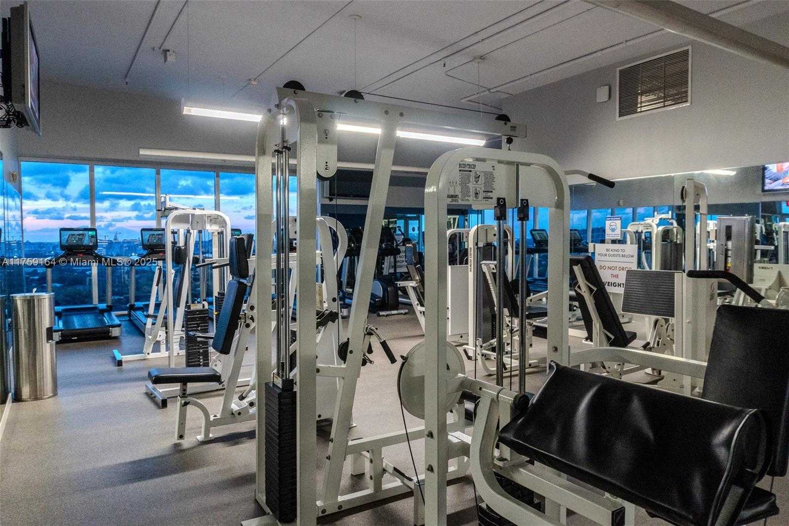 Small Image of 2889 MCFARLANE RD #1511, Miami Number 29
