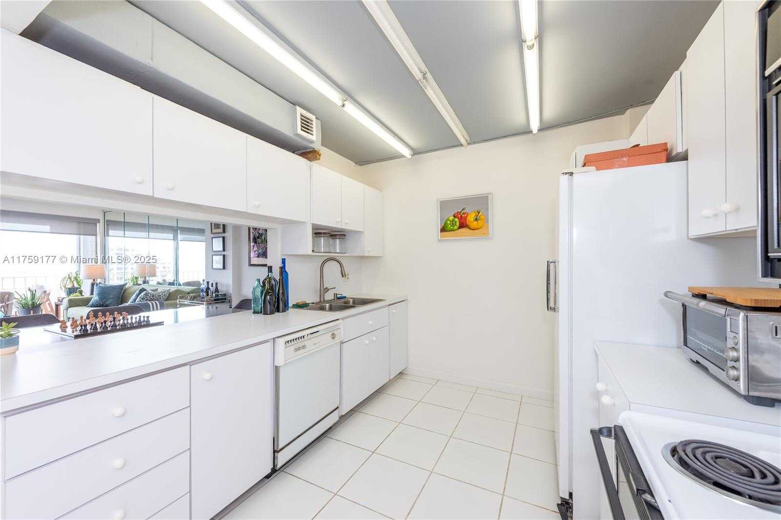 Small Image of 155 OCEAN LANE DR #1113, Key Biscayne Number 10