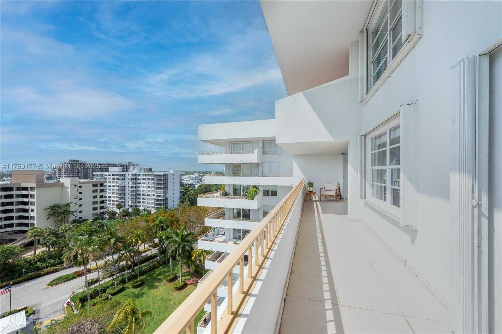 Small Image of 155 OCEAN LANE DR #1113, Key Biscayne Number 4