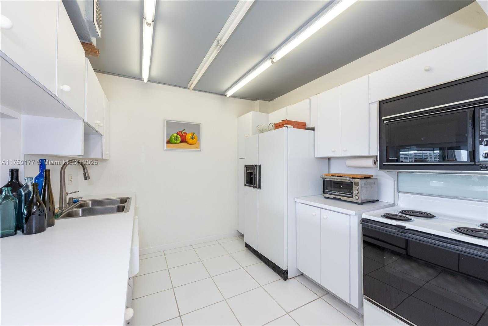Small Image of 155 OCEAN LANE DR #1113, Key Biscayne Number 9