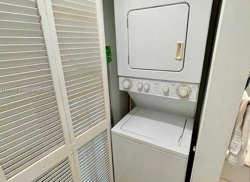 Small Image of 1200 BRICKELL BAY DR #3318, Miami Number 25