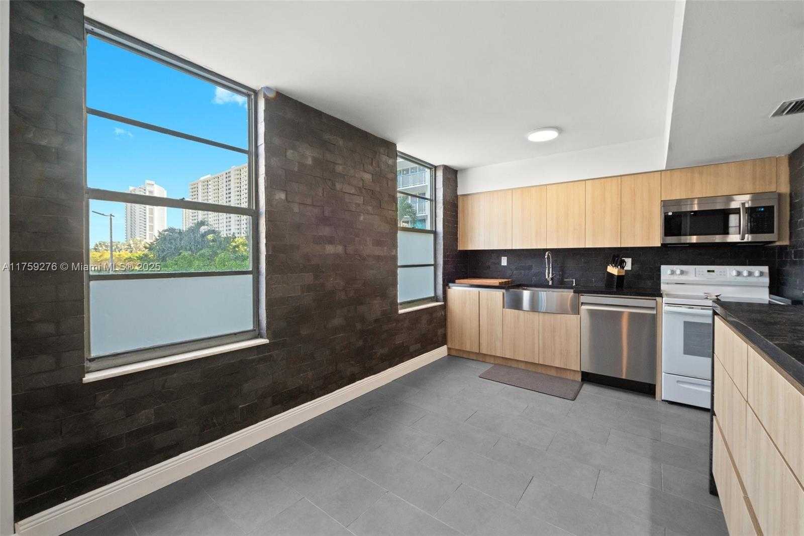 Small Image of 231 174TH ST #M18, Sunny Isles Beach Number 12