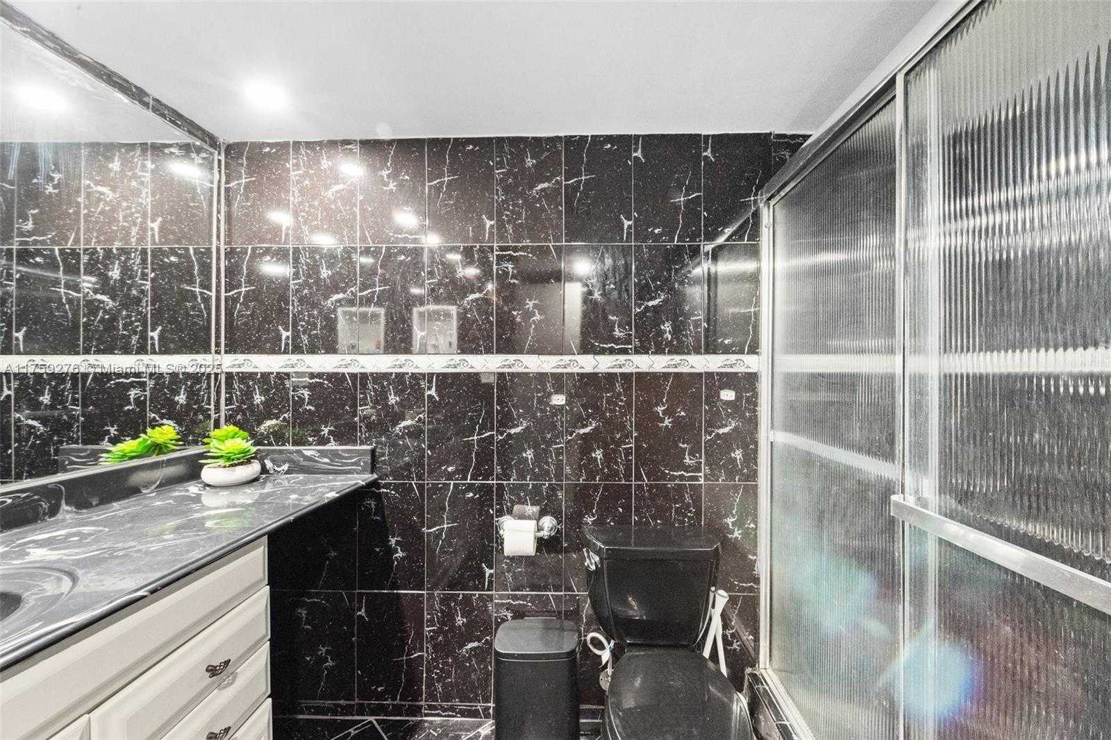 Small Image of 231 174TH ST #M18, Sunny Isles Beach Number 17