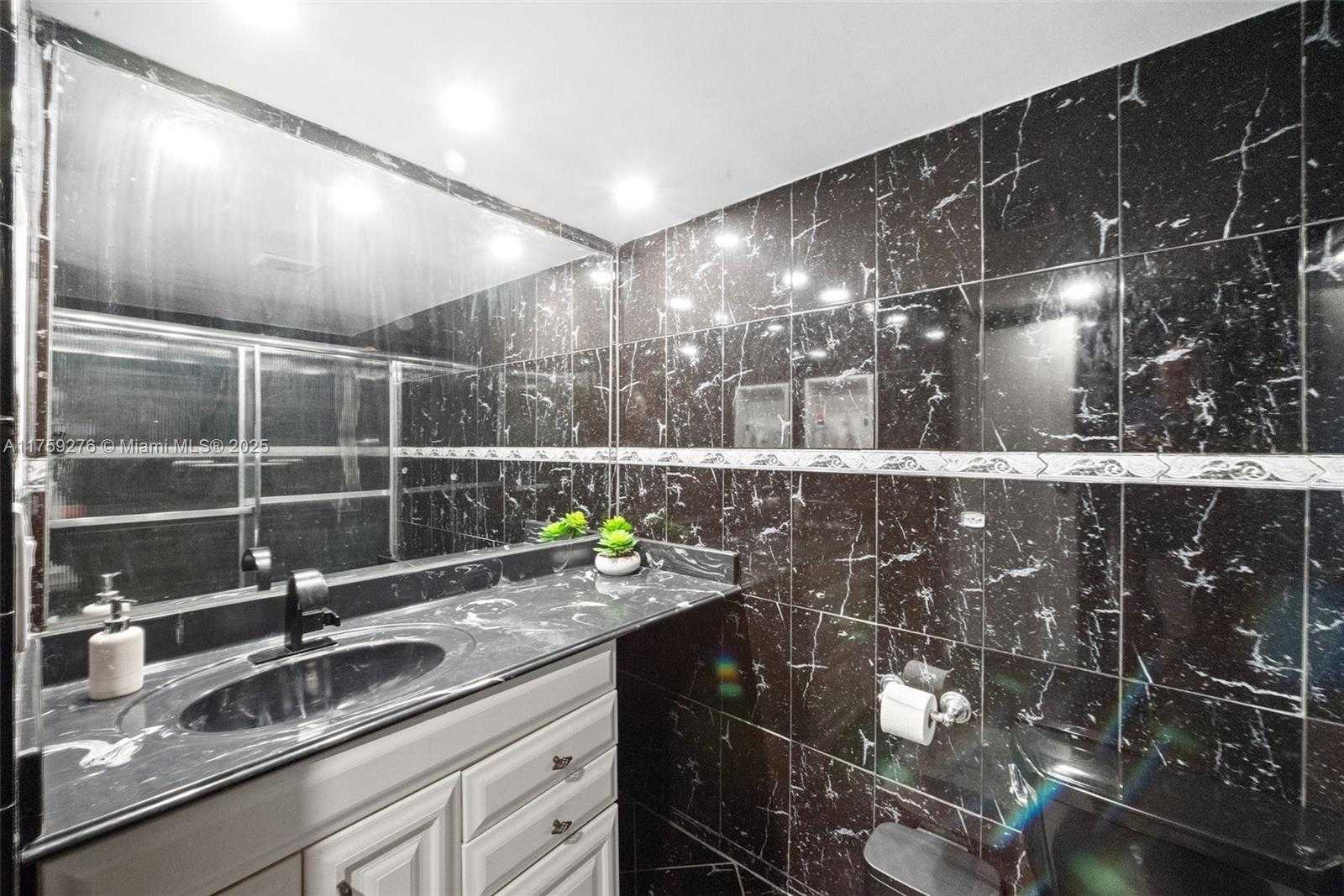 Small Image of 231 174TH ST #M18, Sunny Isles Beach Number 18