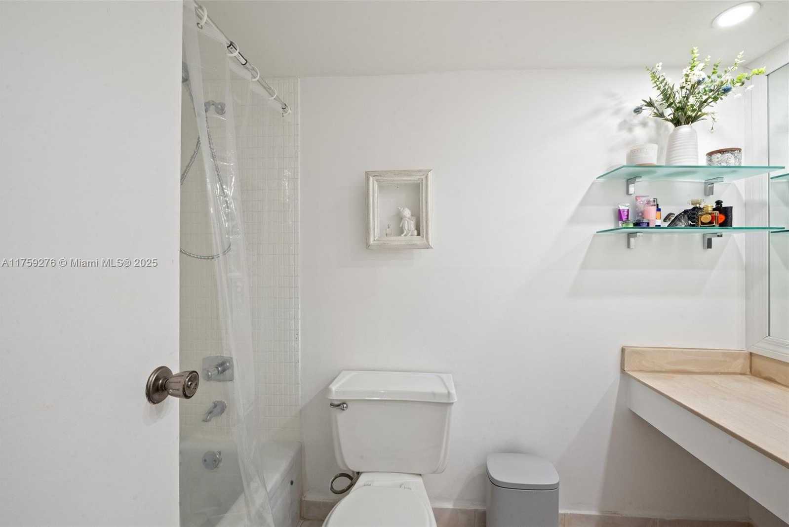 Small Image of 231 174TH ST #M18, Sunny Isles Beach Number 22