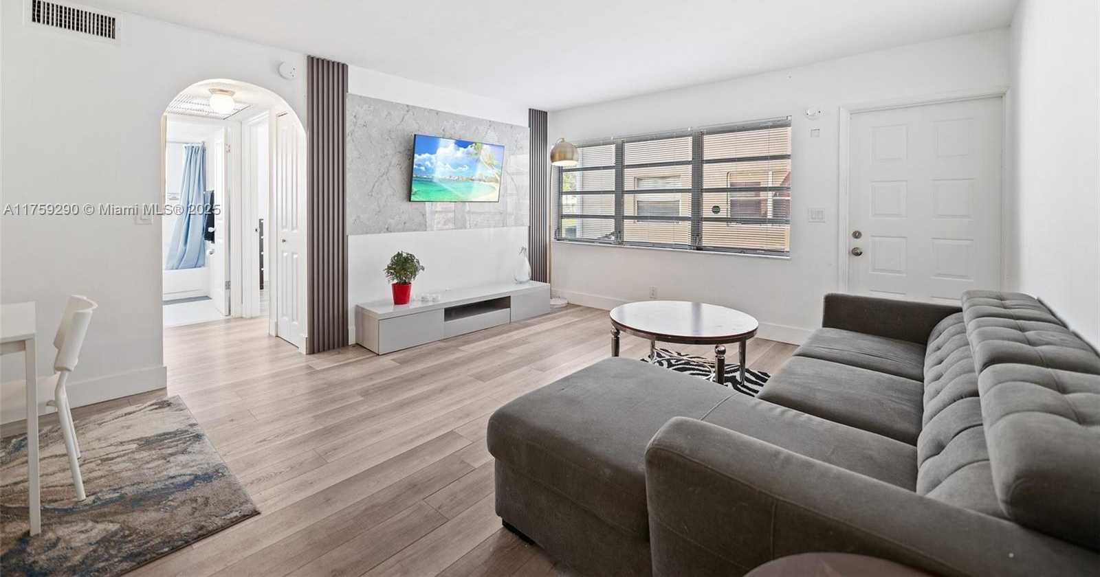 Small Image of 835 TWIN LAKES DR #30-C, Coral Springs Number 14