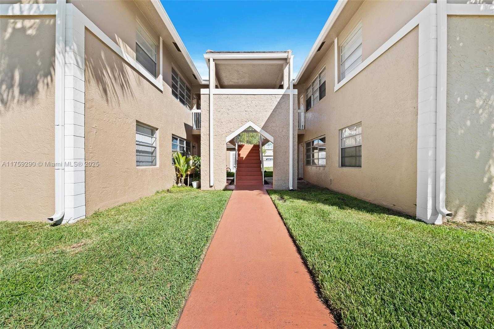 Small Image of 835 TWIN LAKES DR #30-C, Coral Springs Number 2