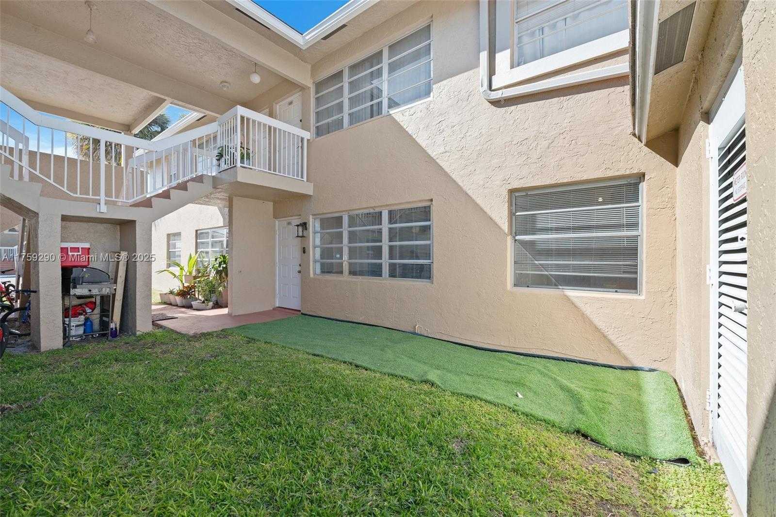 Small Image of 835 TWIN LAKES DR #30-C, Coral Springs Number 24
