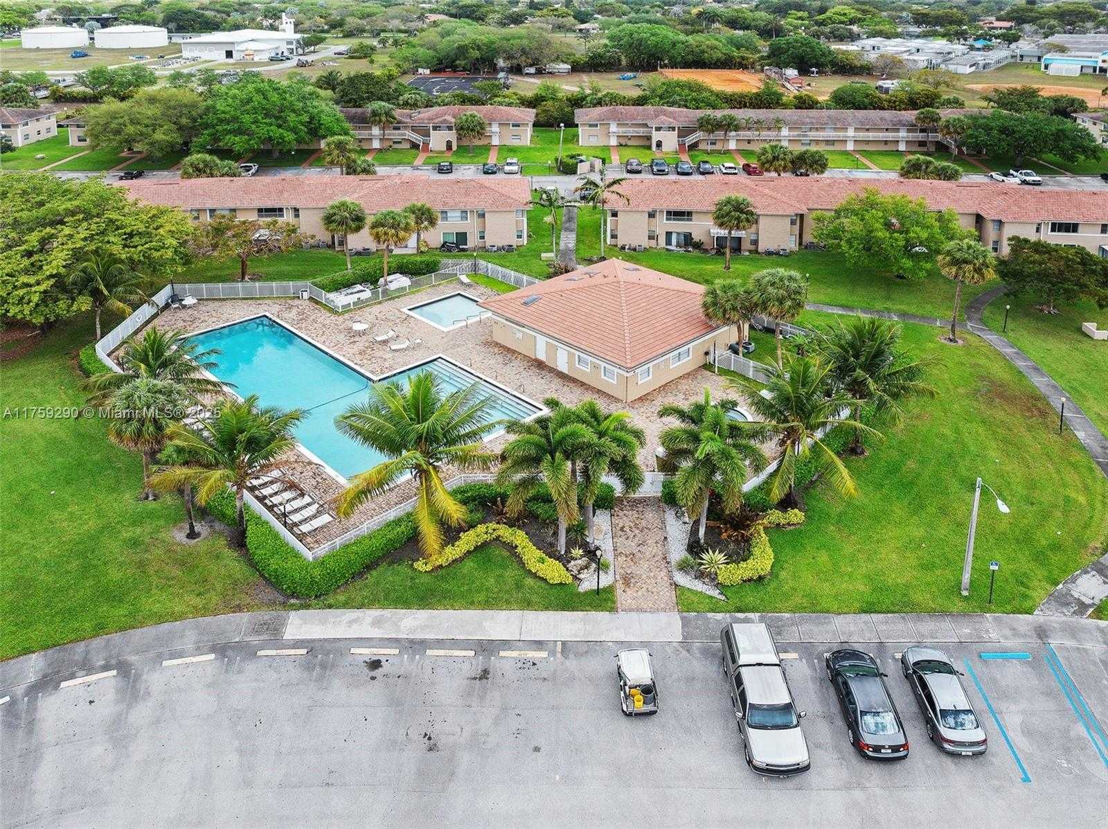 Small Image of 835 TWIN LAKES DR #30-C, Coral Springs Number 25