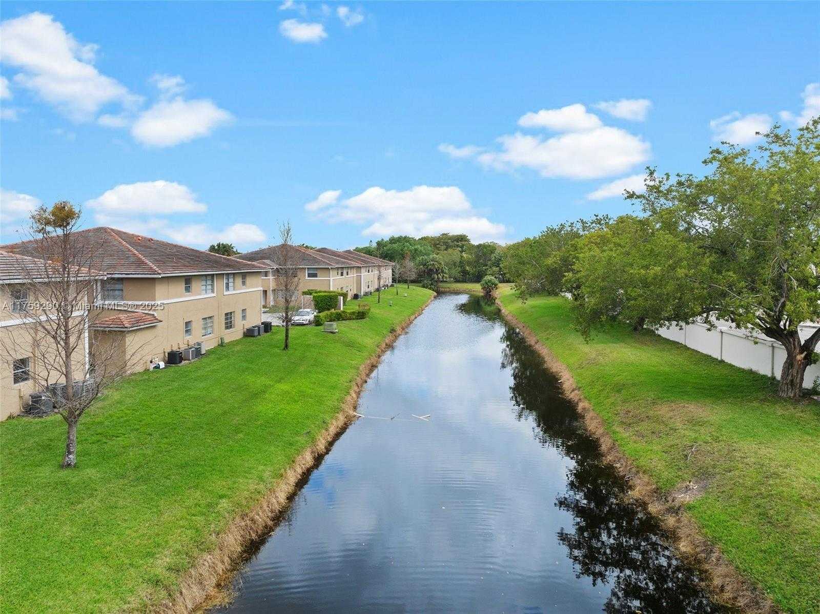 Small Image of 835 TWIN LAKES DR #30-C, Coral Springs Number 27