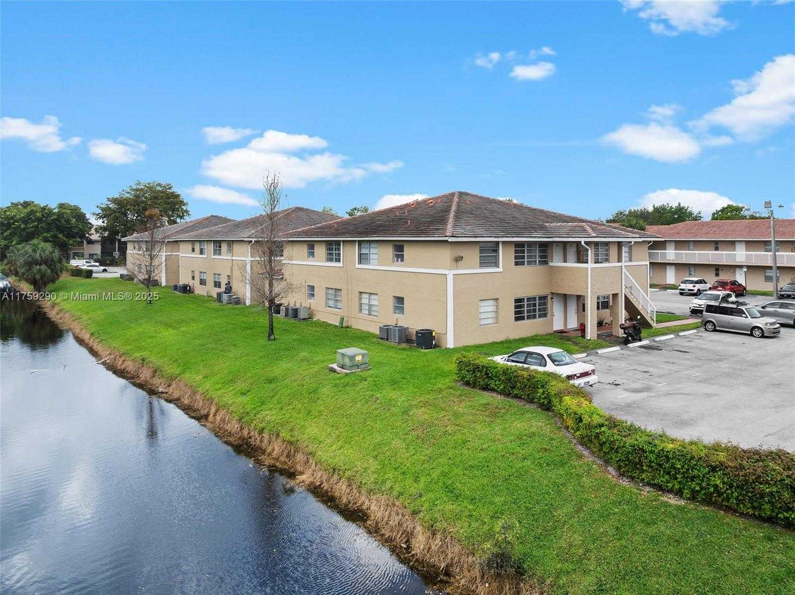 Small Image of 835 TWIN LAKES DR #30-C, Coral Springs Number 28