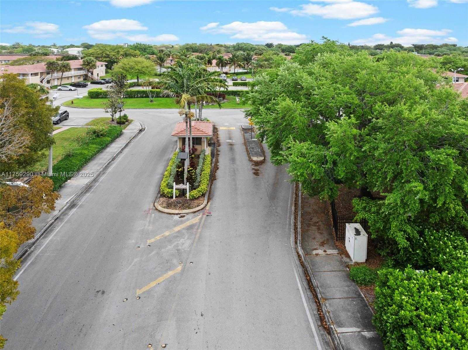 Small Image of 835 TWIN LAKES DR #30-C, Coral Springs Number 30