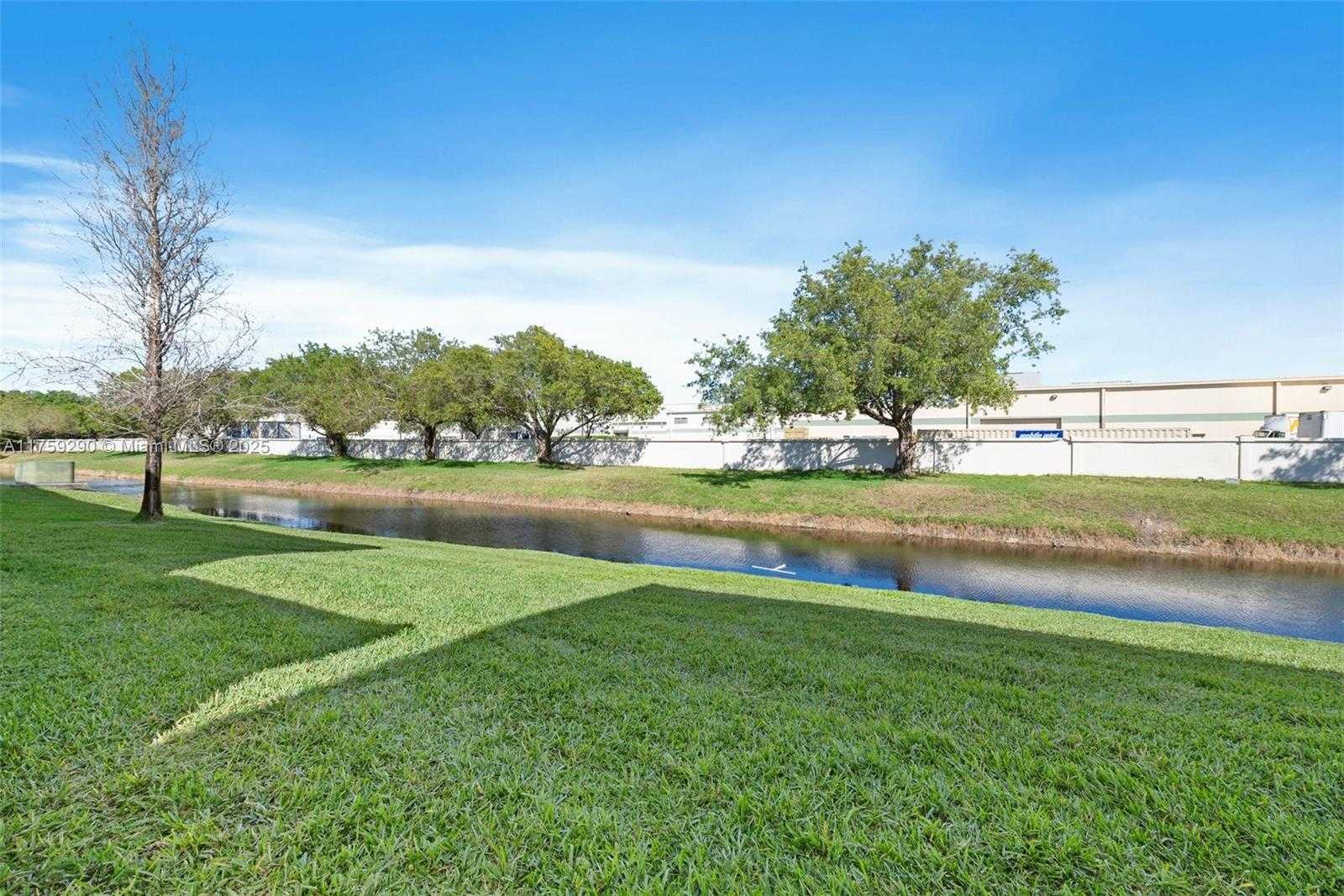 Small Image of 835 TWIN LAKES DR #30-C, Coral Springs Number 31