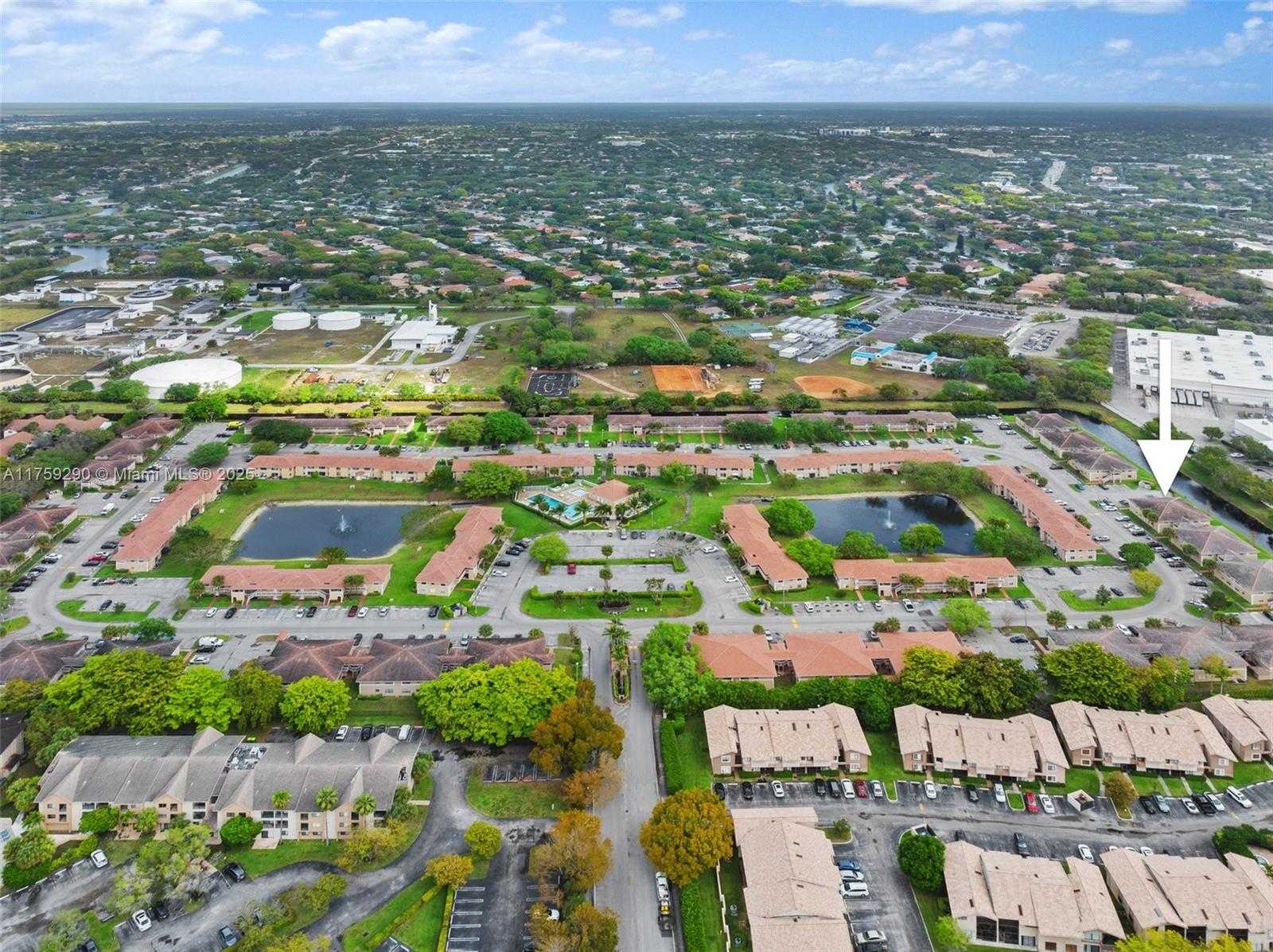 Small Image of 835 TWIN LAKES DR #30-C, Coral Springs Number 34