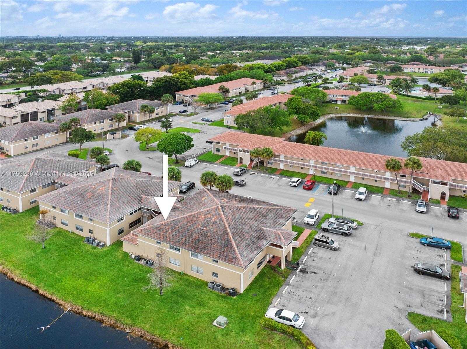 Small Image of 835 TWIN LAKES DR #30-C, Coral Springs Number 4