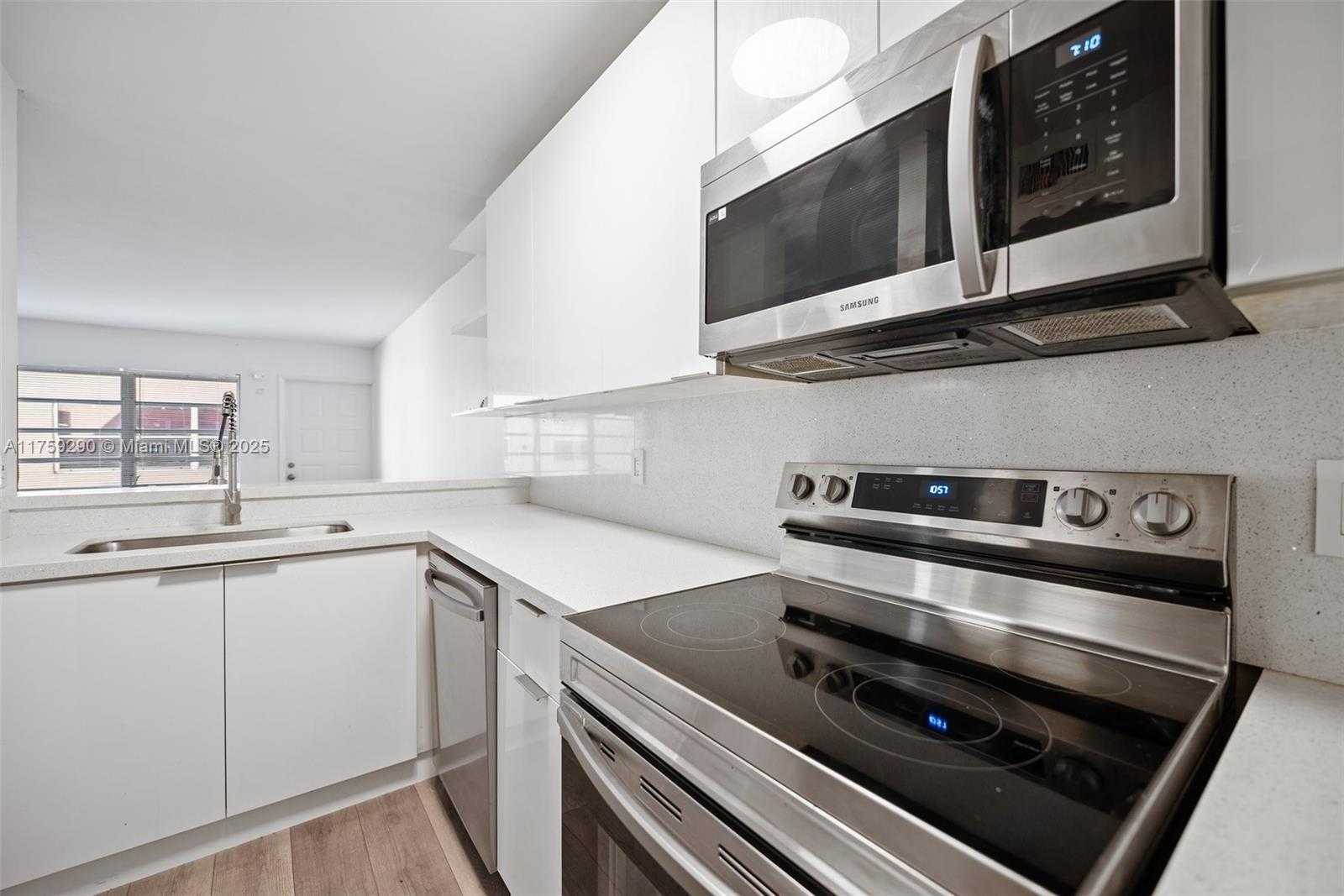 Small Image of 835 TWIN LAKES DR #30-C, Coral Springs Number 5