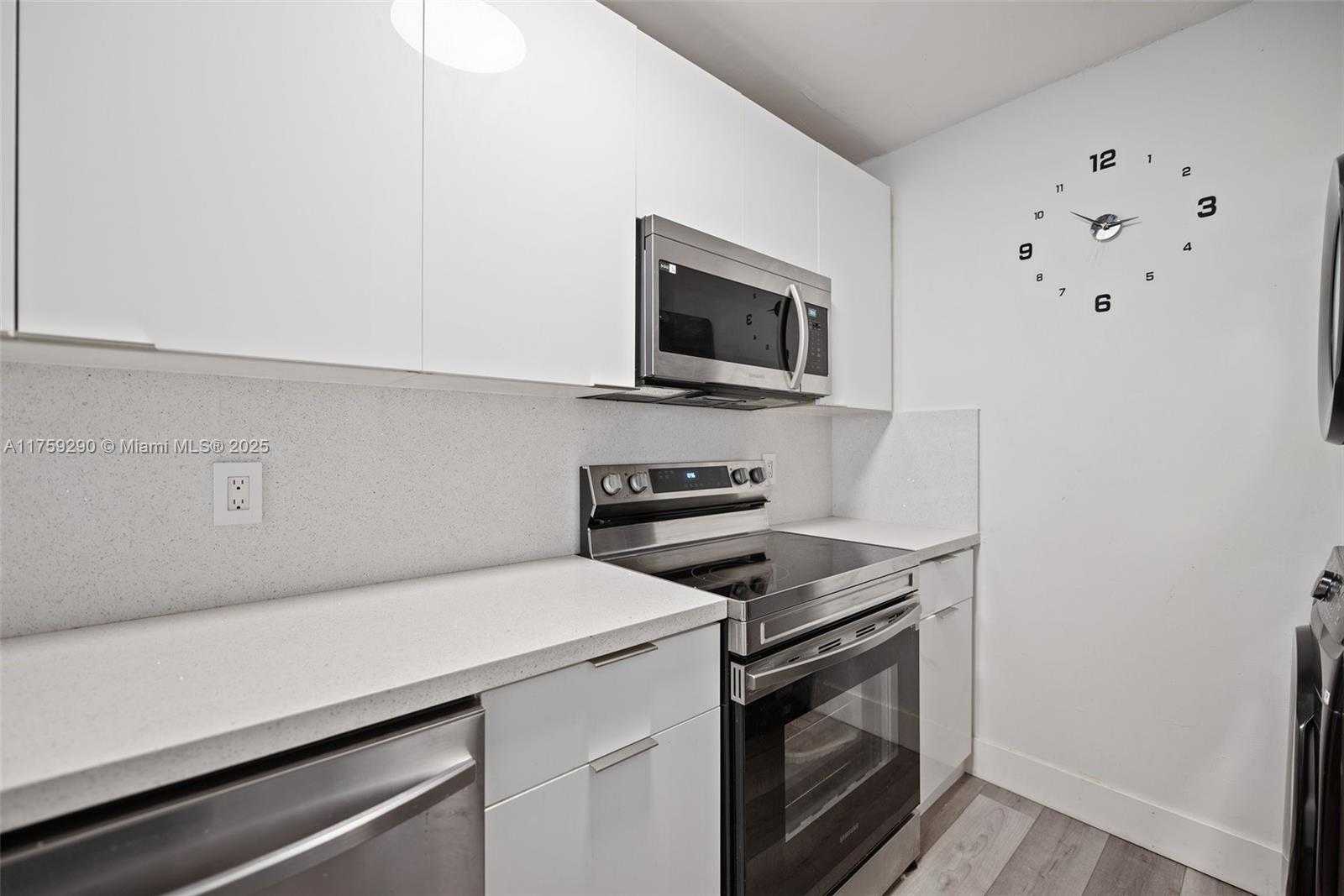 Small Image of 835 TWIN LAKES DR #30-C, Coral Springs Number 6