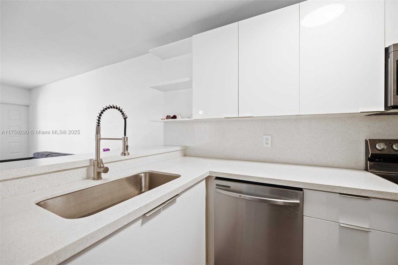 Small Image of 835 TWIN LAKES DR #30-C, Coral Springs Number 7