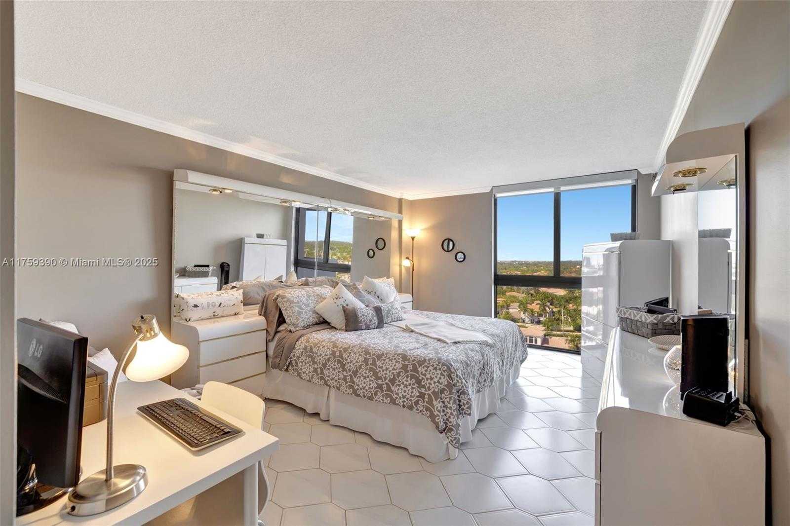 Small Image of 1500 SOUTH OCEAN DR #14B, Hollywood Number 22