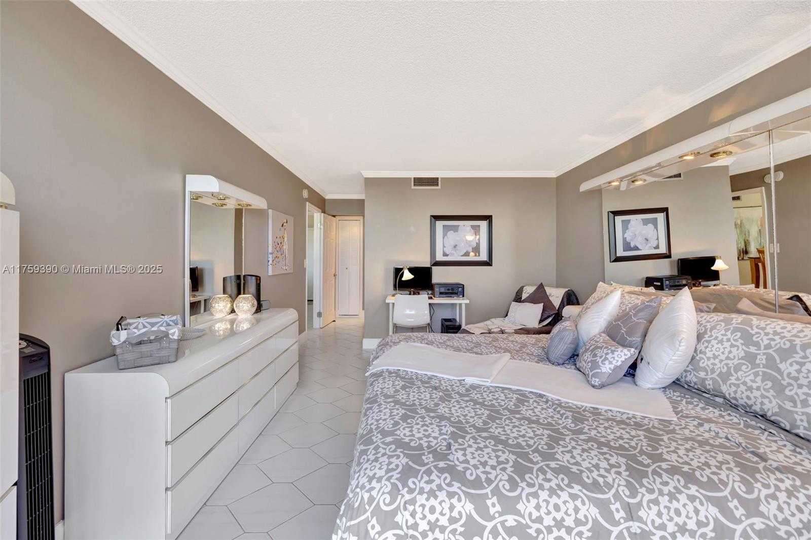 Small Image of 1500 SOUTH OCEAN DR #14B, Hollywood Number 24