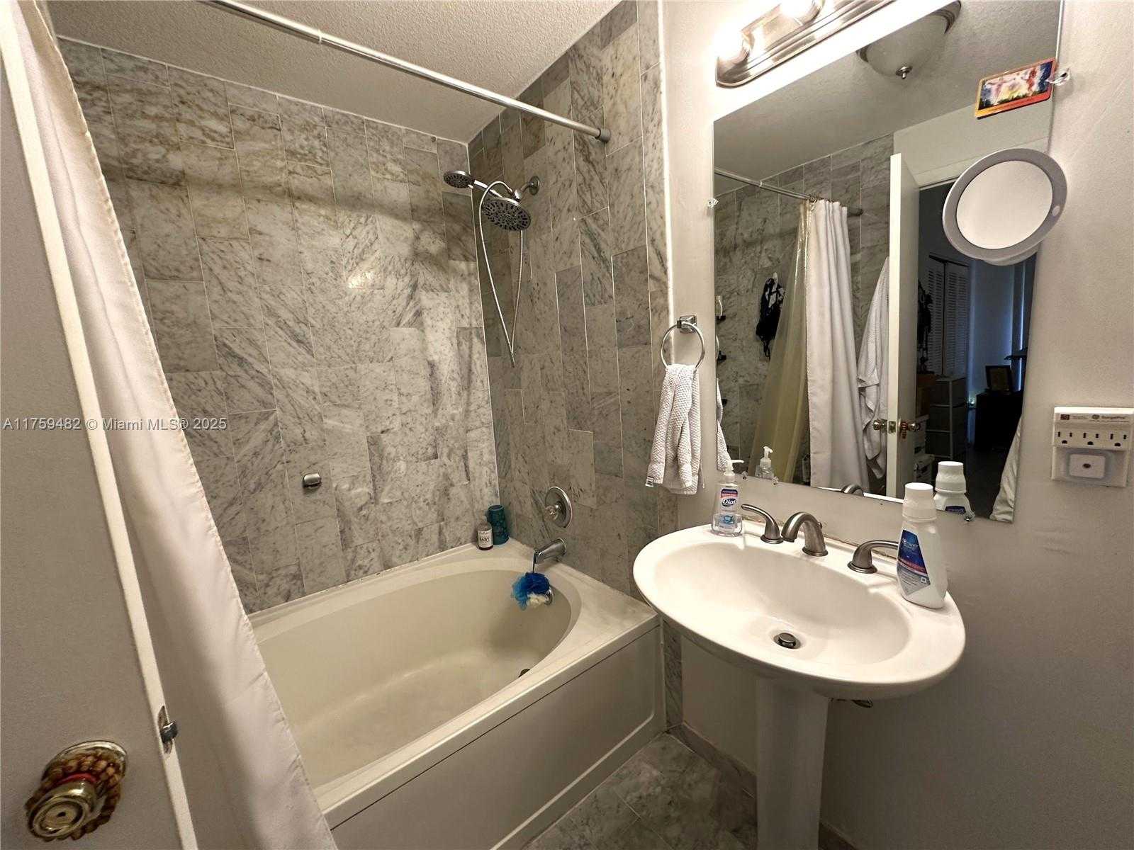 Small Image of 10023 SOUTH WEST 77TH CT, Miami Number 12