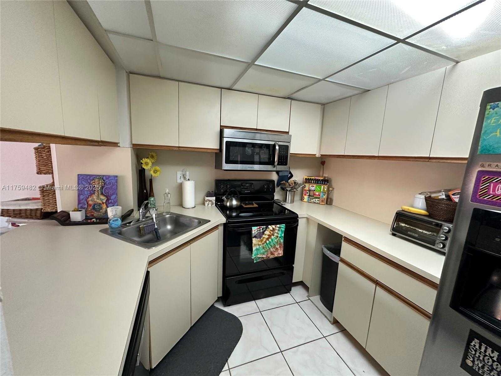 Small Image of 10023 SOUTH WEST 77TH CT, Miami Number 15
