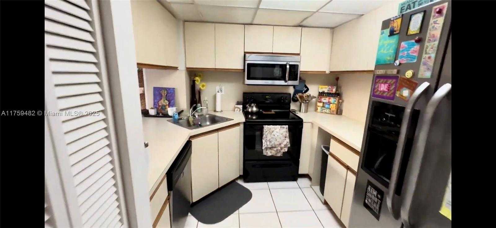 Small Image of 10023 SOUTH WEST 77TH CT, Miami Number 4