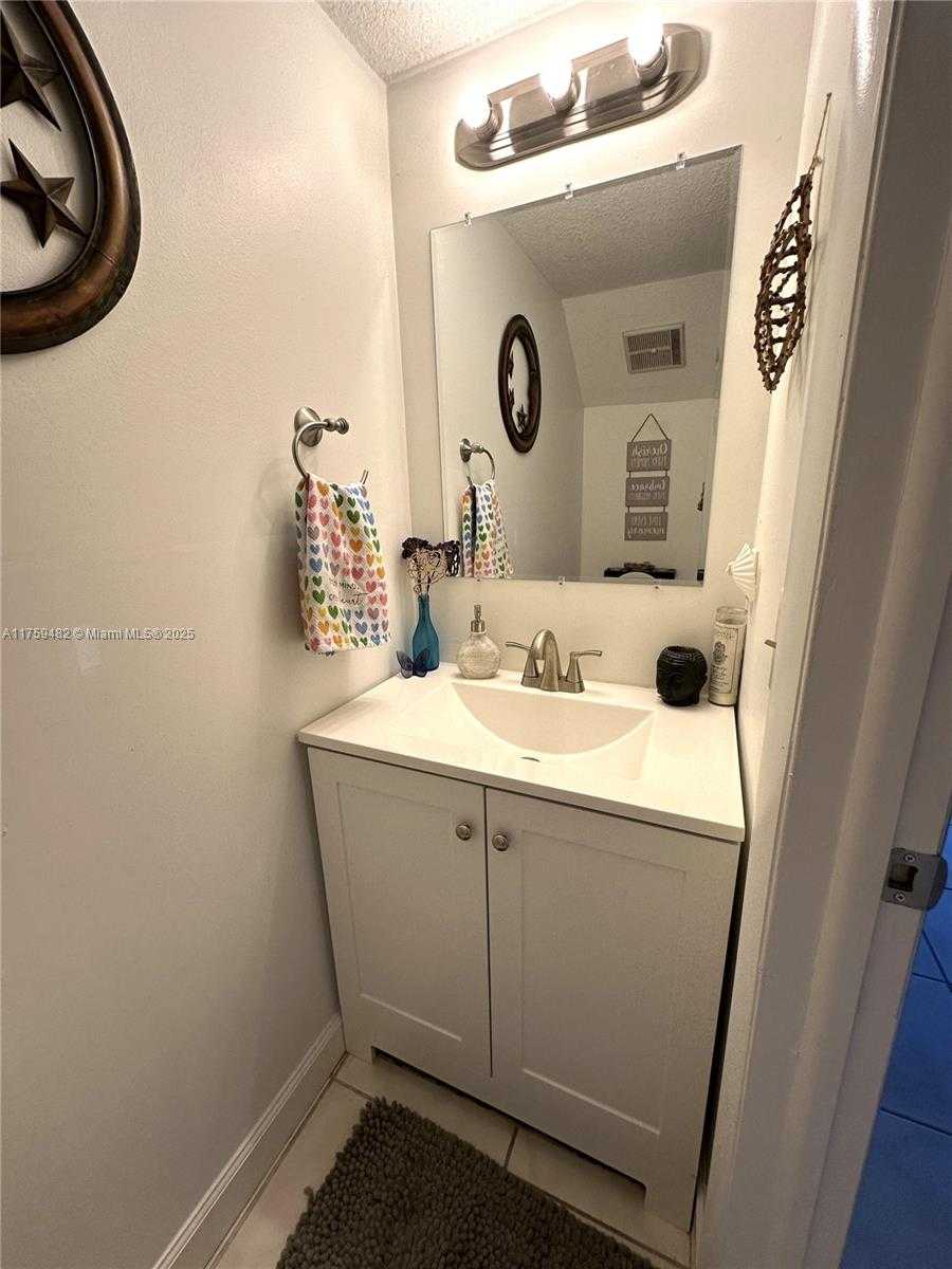Small Image of 10023 SOUTH WEST 77TH CT, Miami Number 8