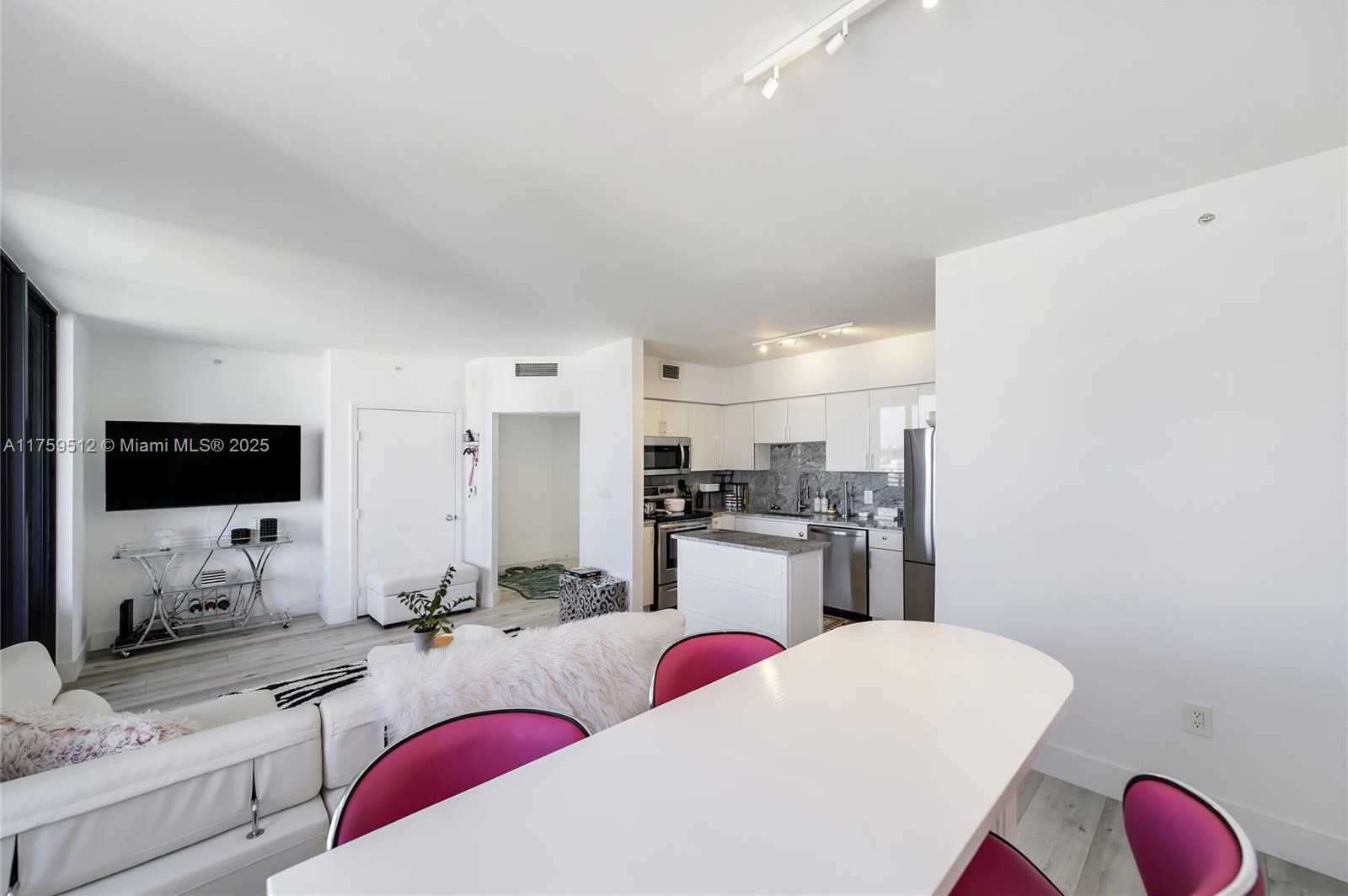 Small Image of 1330 WEST AVE #1503, Miami Beach Number 12